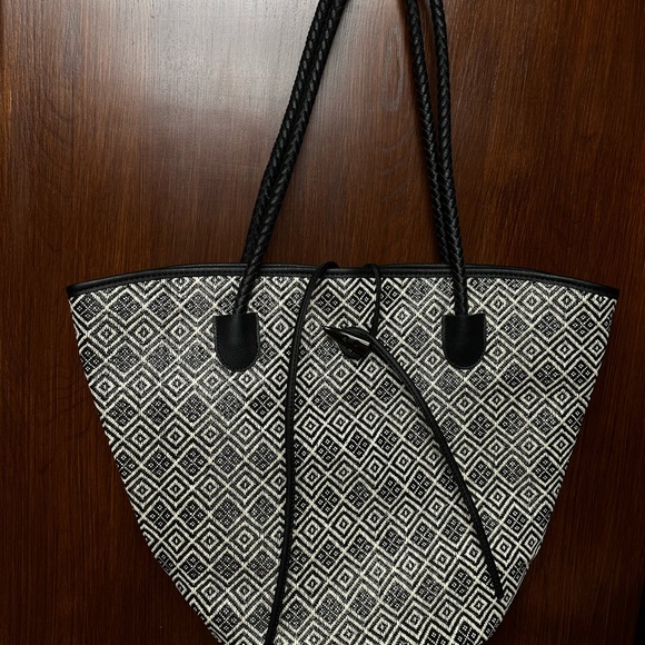 Neiman Marcus Tote Bag Black and White Straw Braided - Picture 3 of 10